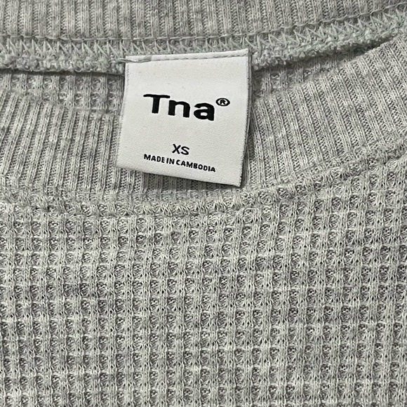 Aritzia TNA Waffle Knit Long Sleeve Cropped Top Gray Size XS - Picture 4 of 7